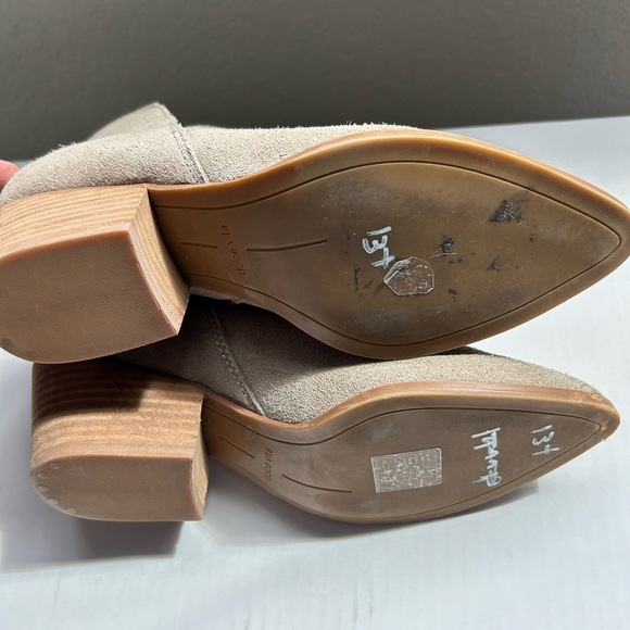 Dolce Vita Daine Bootie in Sage Size 8 Taupe Tan Grey Suede Ankle Boot Classic - Picture 9 of 12